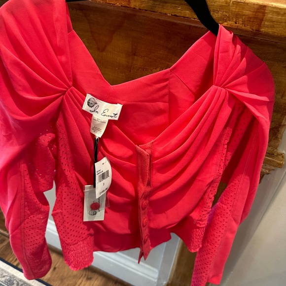 In Earnest top NWT - Picture 5 of 10